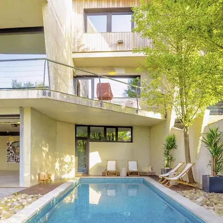 Moderna Con Terrazas Jardin Privado Ferienhaus Loyola