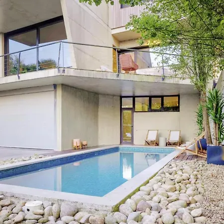 Feriehus Moderna Con Terrazas Jardin Privado Loyola